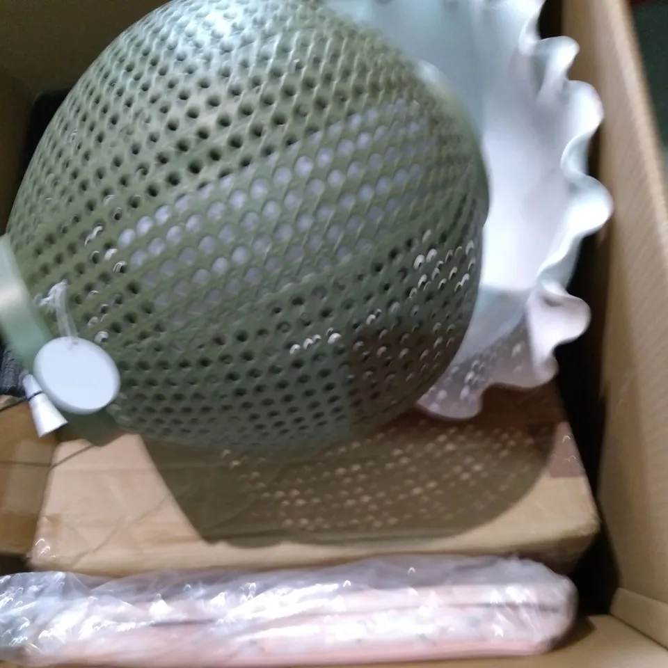 LARGE QUANTITY OF ASSORTED HOME WARE TO INCLUDE;HOSE, SOLAR STUDIO LAMP AND STORAGE