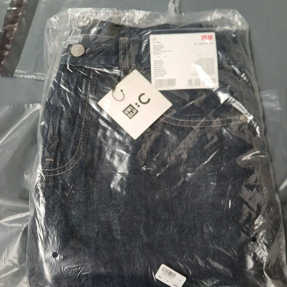 UNIQLO WOMEN’S JEANS – NAVY, UK 8 (WAIST 28IN X INSEAM 31.5IN)