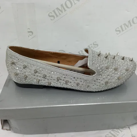 SPIKEY FLAT HEELED SILVER SATIN SIZE 6