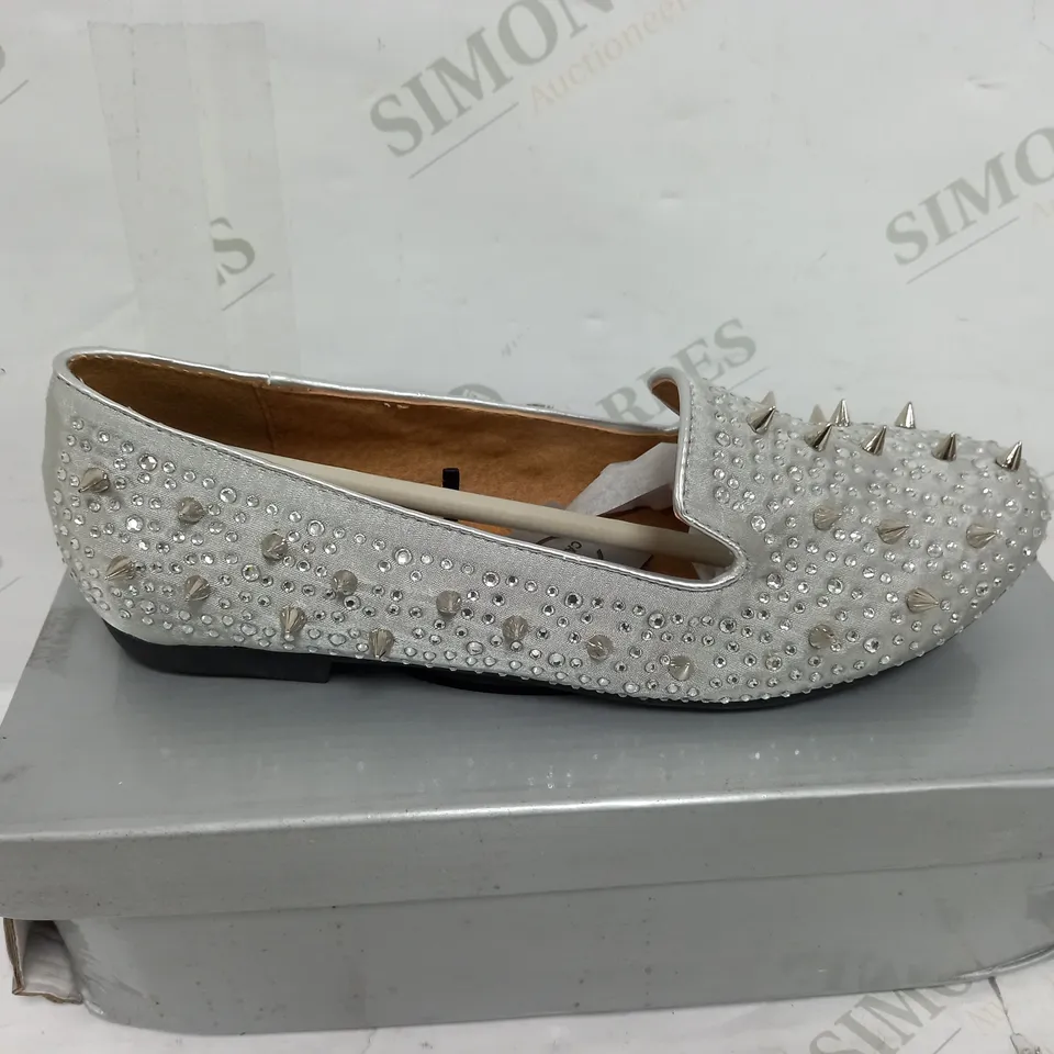 SPIKEY FLAT HEELED SILVER SATIN SIZE 6