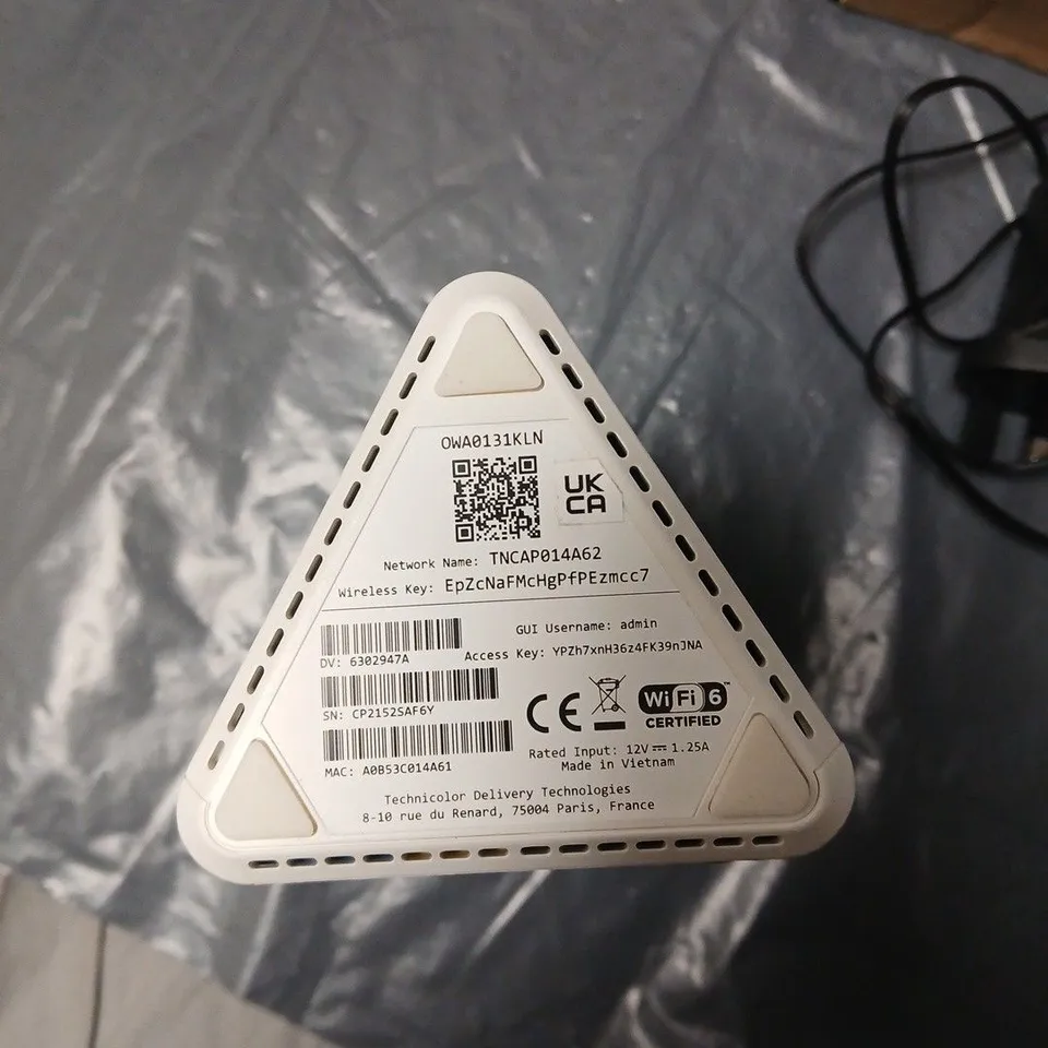 TECHNICOLOR WI-FI 6 ROUTER – TRIANGULAR WHITE, UK PLUG (BOXED)