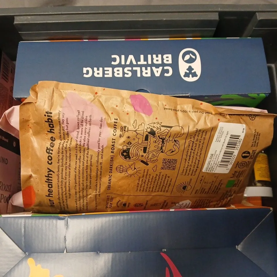 APPROXIMATELY 12 ASSORTED FOOD & DRINK ITEMS TO INCLUDE EXHALE ORGANIC DARKISH ROAST, JUST BEE VITALITY HONEY, GRIND DARK ROAST COFFEE PODS, ETC - COLLECTION ONLY