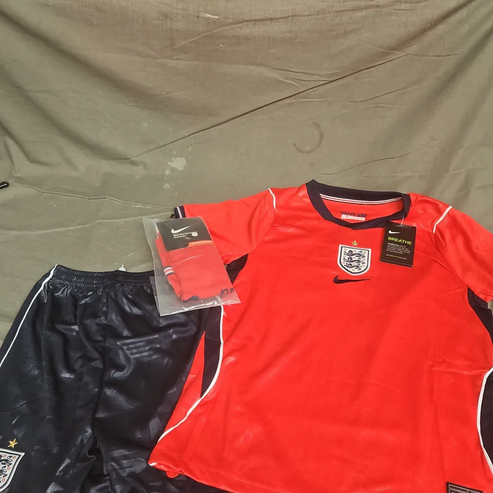 NIKE MENS ENGLAND FOOTBALL KIT - TOP, SHORTS AND SOCKS SIZE 24