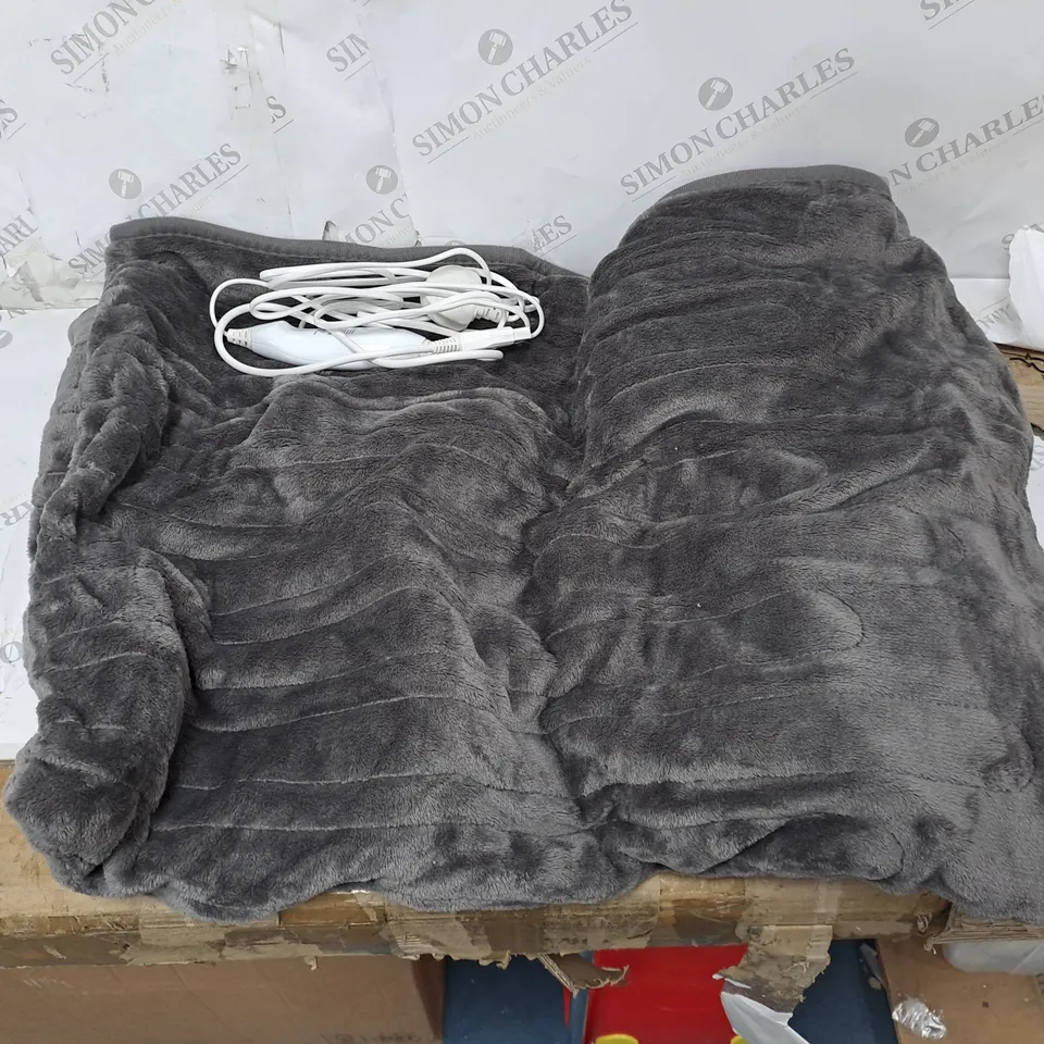 COZEE HOME VELVETSOFT HEATED THROW IN CHARCOAL 