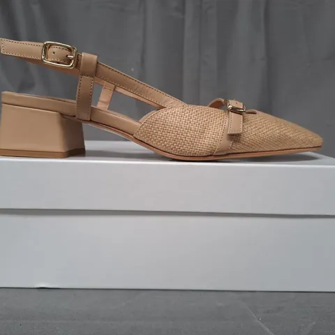 BOXED PAIR OF RUSSELL & BROMLEY CLOSED TOE LOW BLOCK HEEL SHOES EU SIZE 39