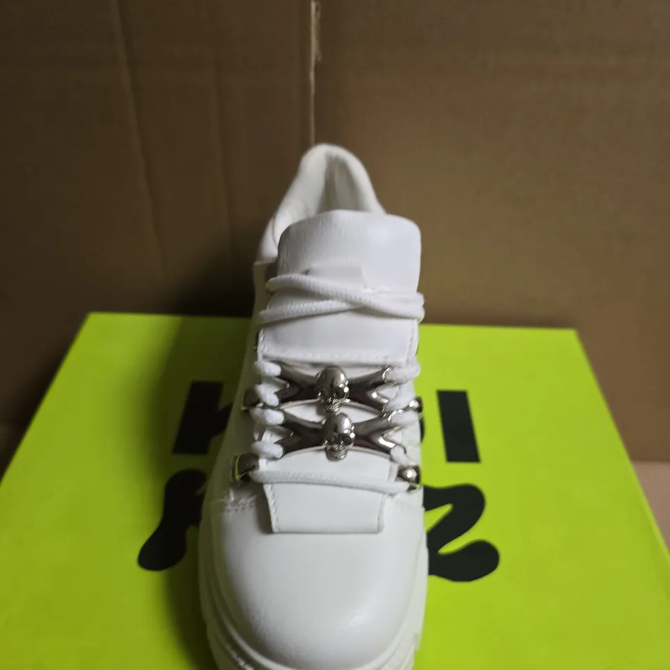 BOXED PAIR OF KOI LIL' RIMO CORE WHITE TRAINERS – UK 12K (KIDS)