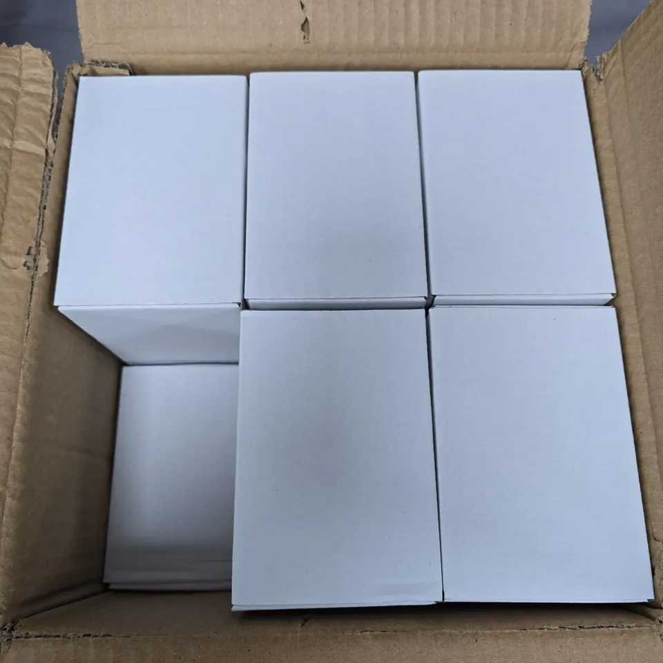 12 X BOXED UNBRANDED MUGS IN WHITE 