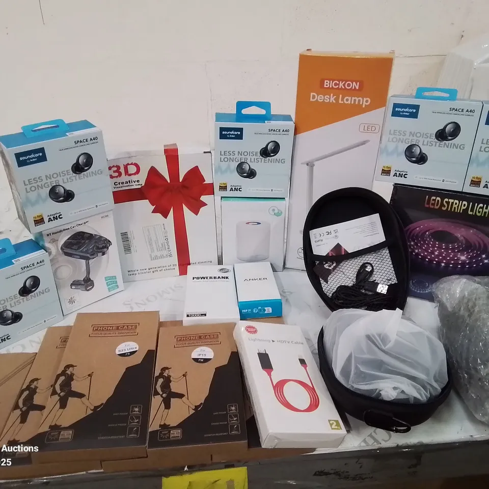 BOX CONTAINING LARGE AMOUNT OF BOXED ELECTRICAL ITEMS TO INCLUDE: HEADPHONES, EARPHONES, PHONE CASES, POWER BANKS, DESK LAMP, CHARGING CABLES AND LOTS MORE.