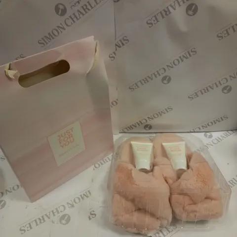 BOXED JUST FOR YOU BEAUTY BAG GIFT SET