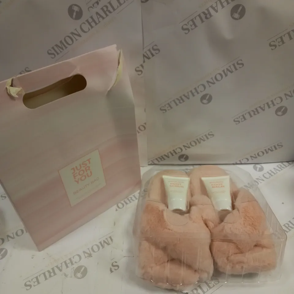 BOXED JUST FOR YOU BEAUTY BAG GIFT SET 