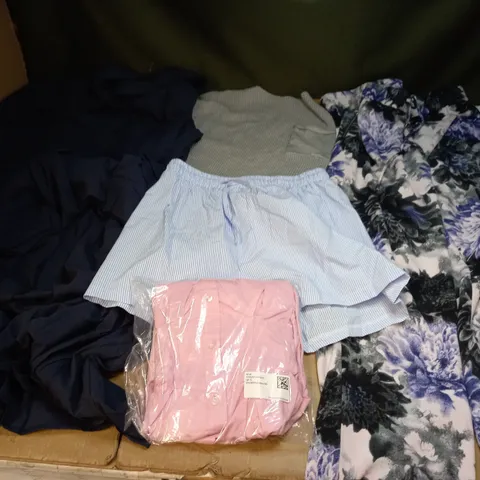 LARGE QUANTITY ASSORTED CLOTHING ITEMS TO INCLUDE - DRESSES, T-SHIRTS AND TROUSERS