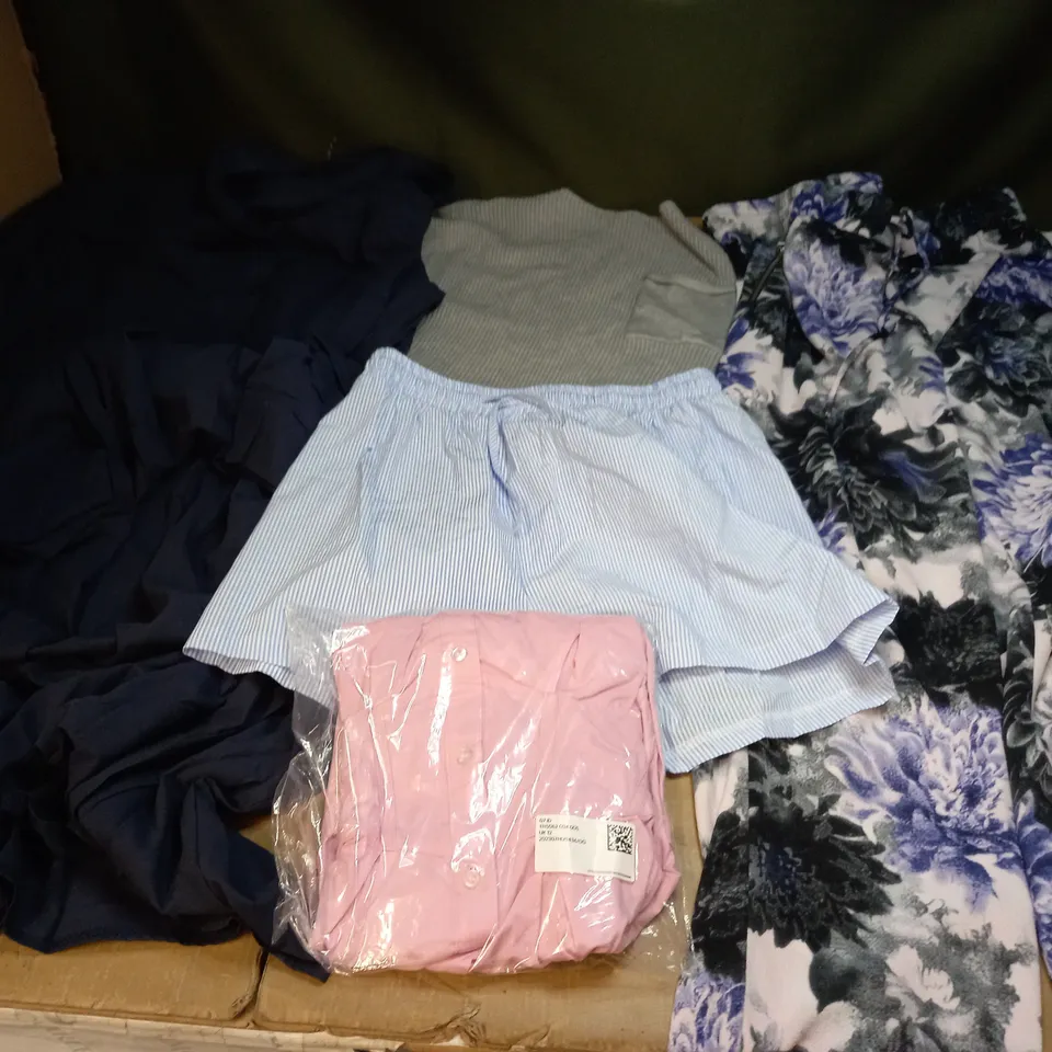 LARGE QUANTITY ASSORTED CLOTHING ITEMS TO INCLUDE - DRESSES, T-SHIRTS AND TROUSERS