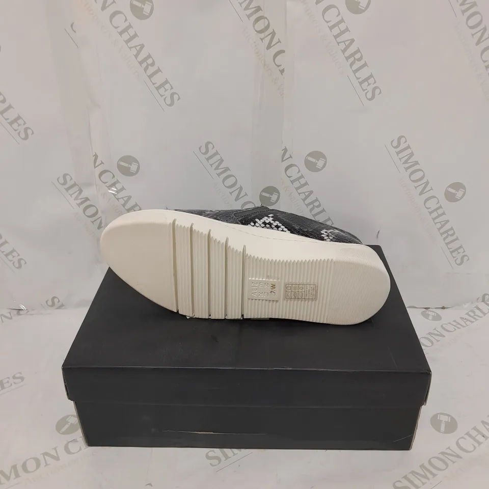 BOXED PAIR OF NATURALIZER PLATFORM SLIP ON SHOES BLACK - SIZE 4.5