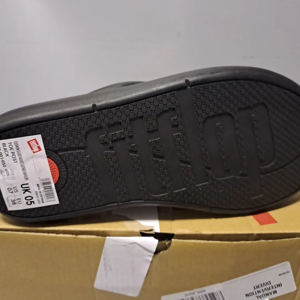 BOXED FITFLOP PADDED FLIP FLIP IN BLACK - UK 5 