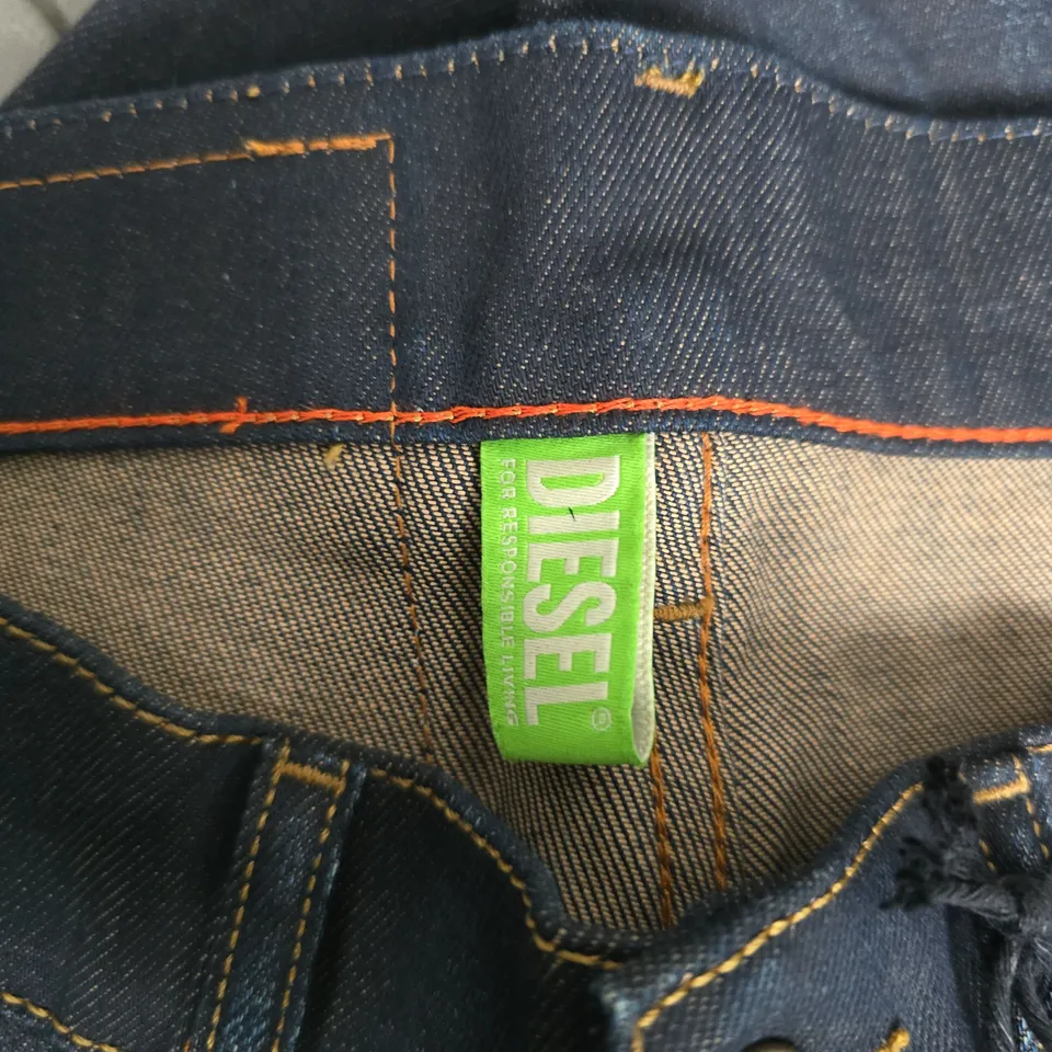 DIESEL D-STRUKT SLIM JEANS – UK 30 (W30/L30)