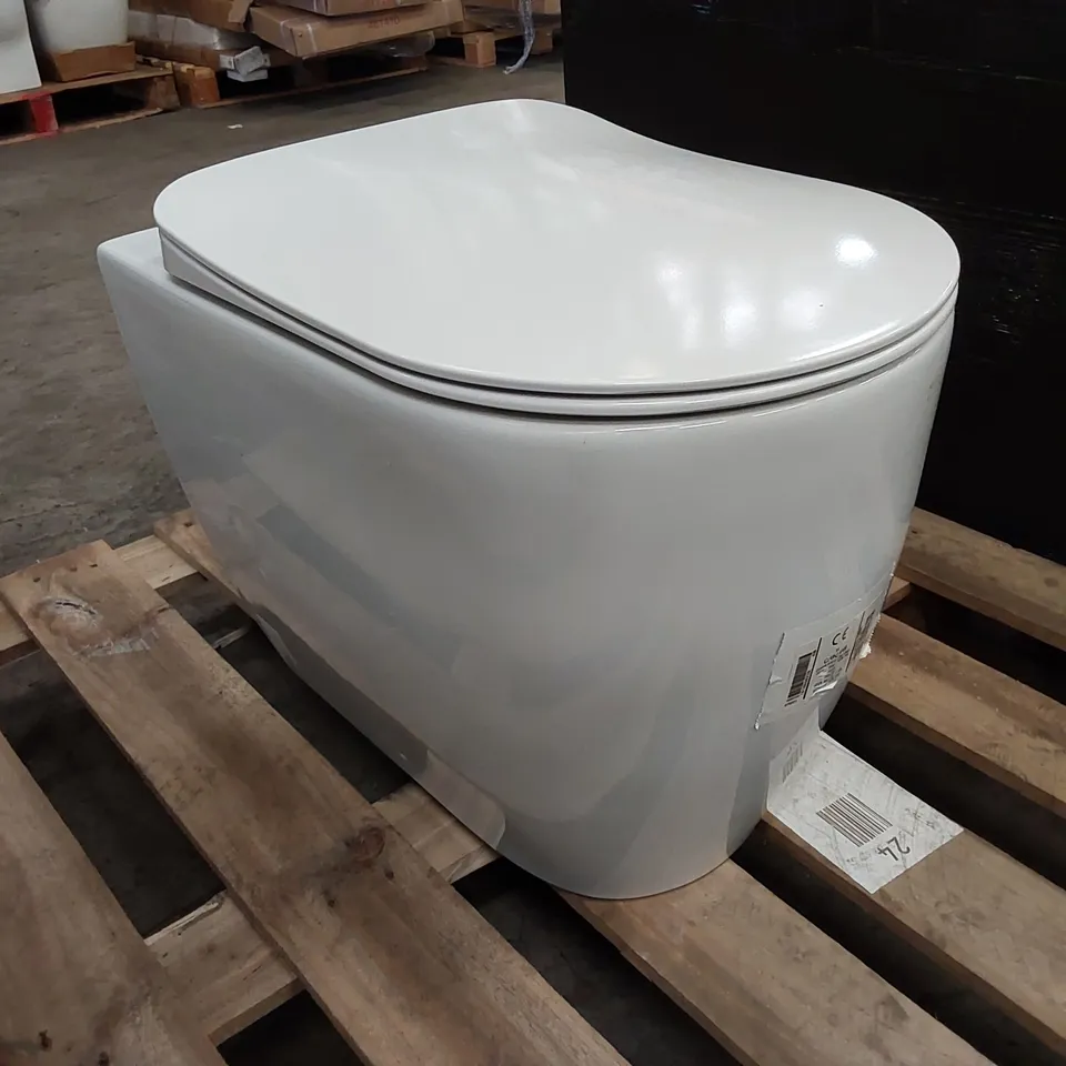 CREAVIT TOILET BASIN WITH SEAT