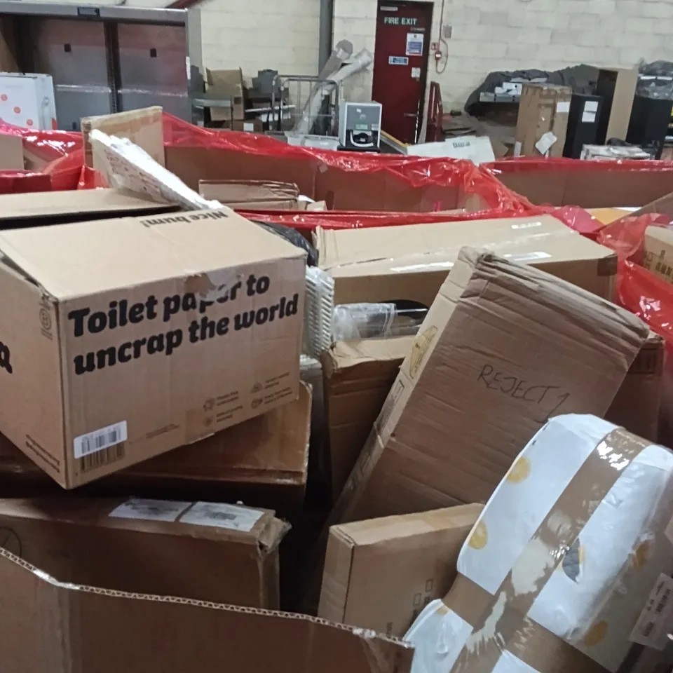 PALLET OF ASSORTED ITEMS INCLUDING - ERGONOMIC PILLOW, BED GUARDRAIL, GRILL GRATES