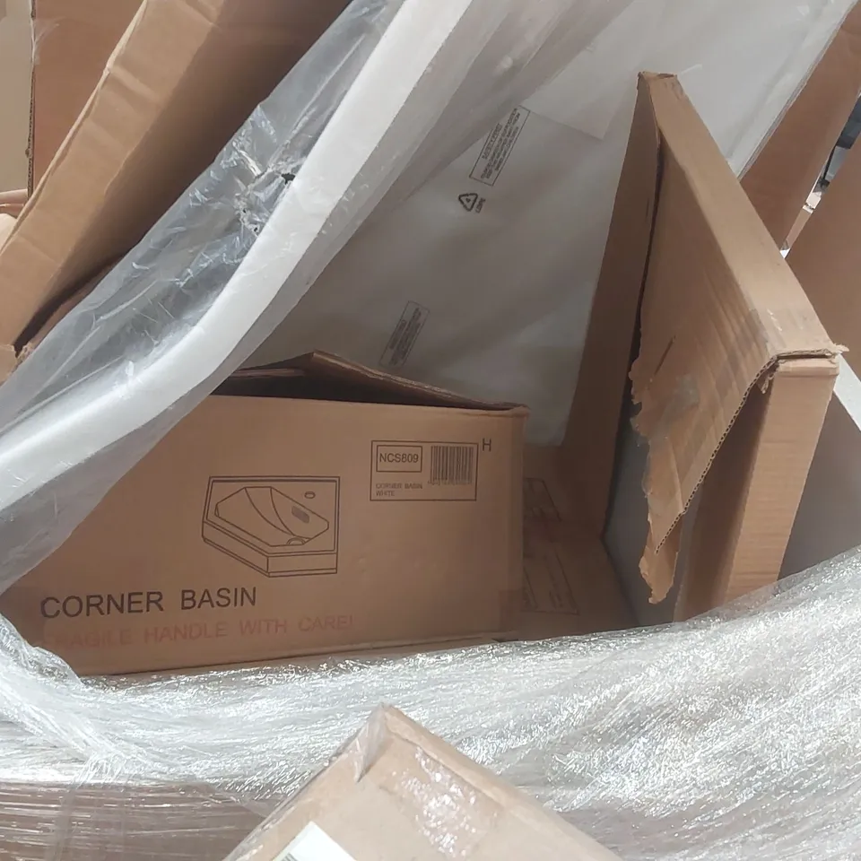 PALLET CONTAINING A LARGE QUANTITY OF ASSORTED ITEMS INCLUDING: LED MIRROR, BATH PANELS, CORNER BASIN ECT