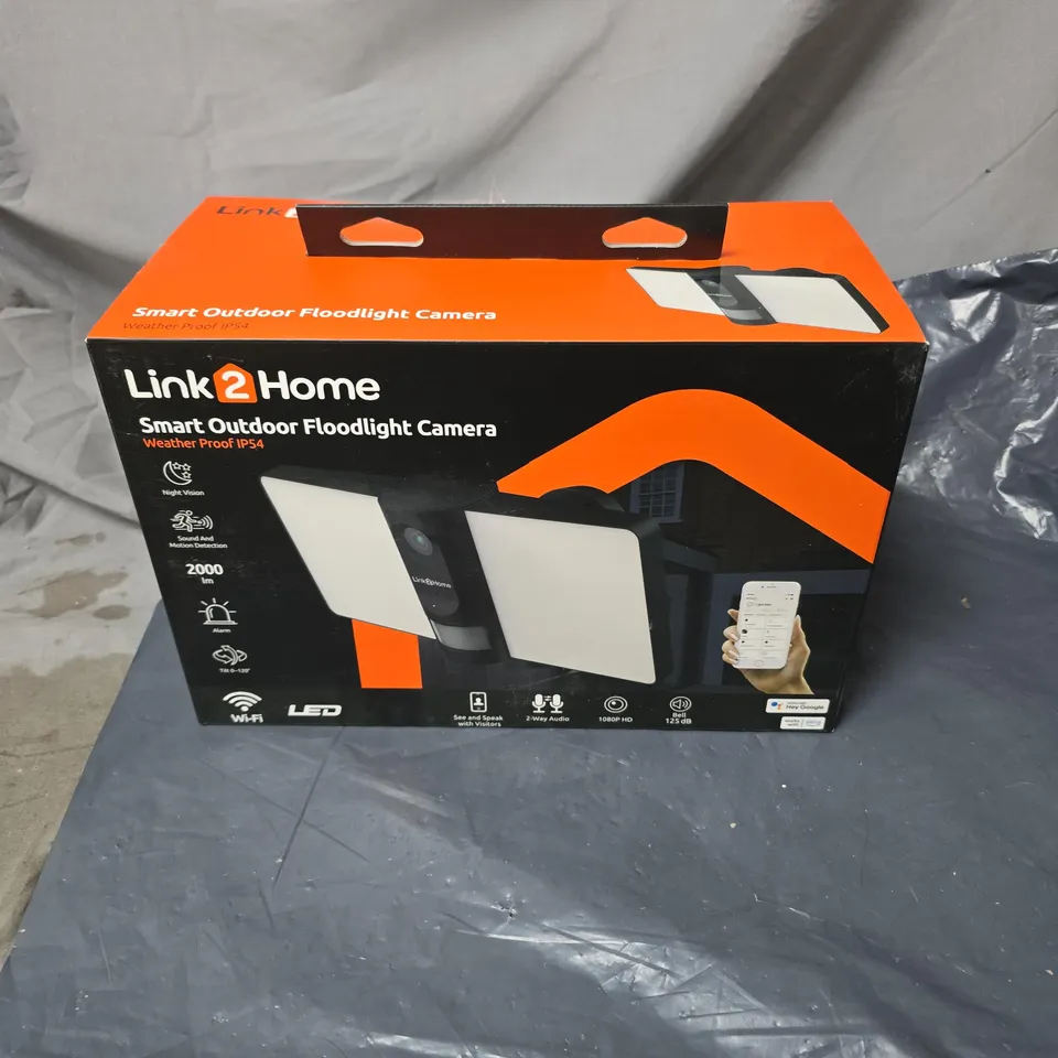 LINK2HOME SMART OUTDOOR FLOODLIGHT CAMERA BOXED