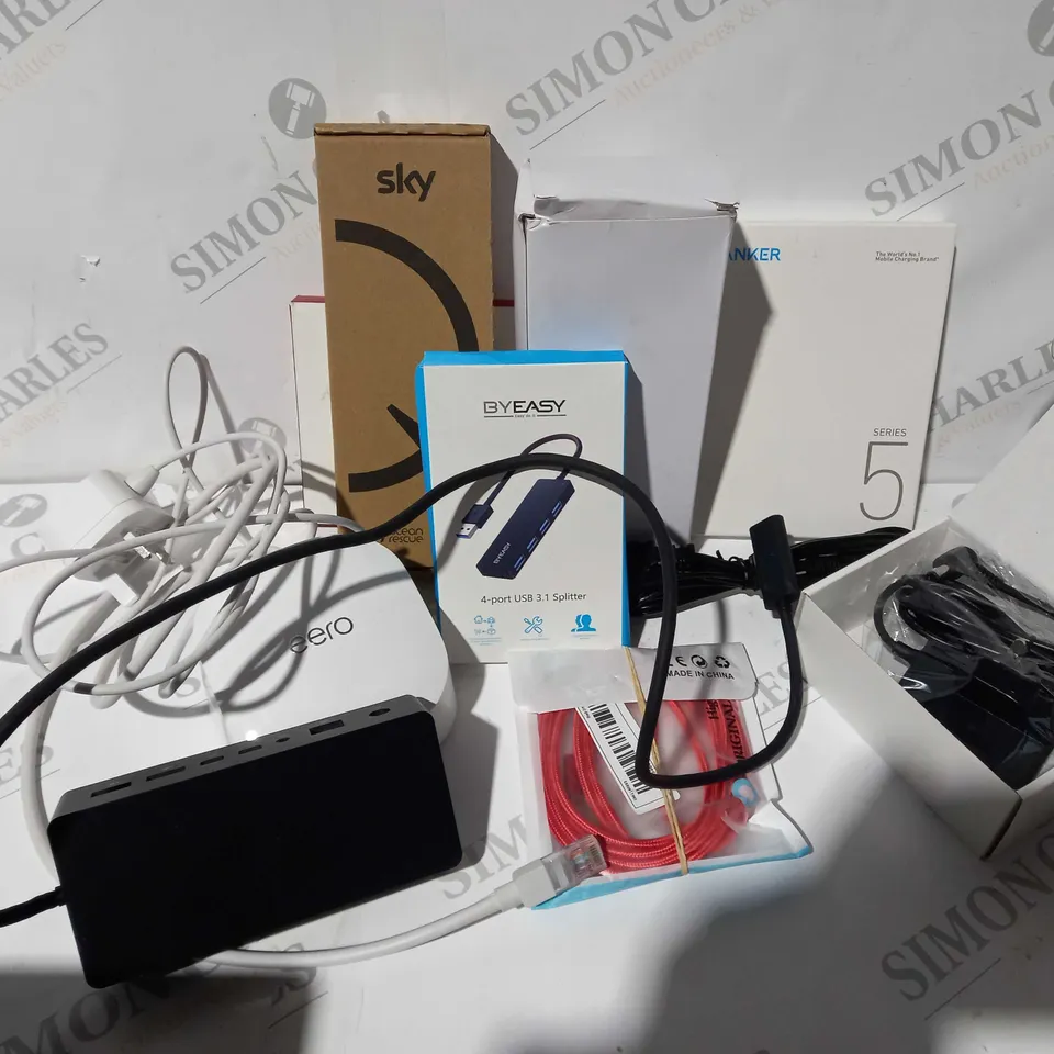 APPROXIMATELY 20 ASSORTED ELECTRICALS ITEMS TO INCLUDE ANKER USB-C HUB, POWER CABLES, USB DOCK, ETC