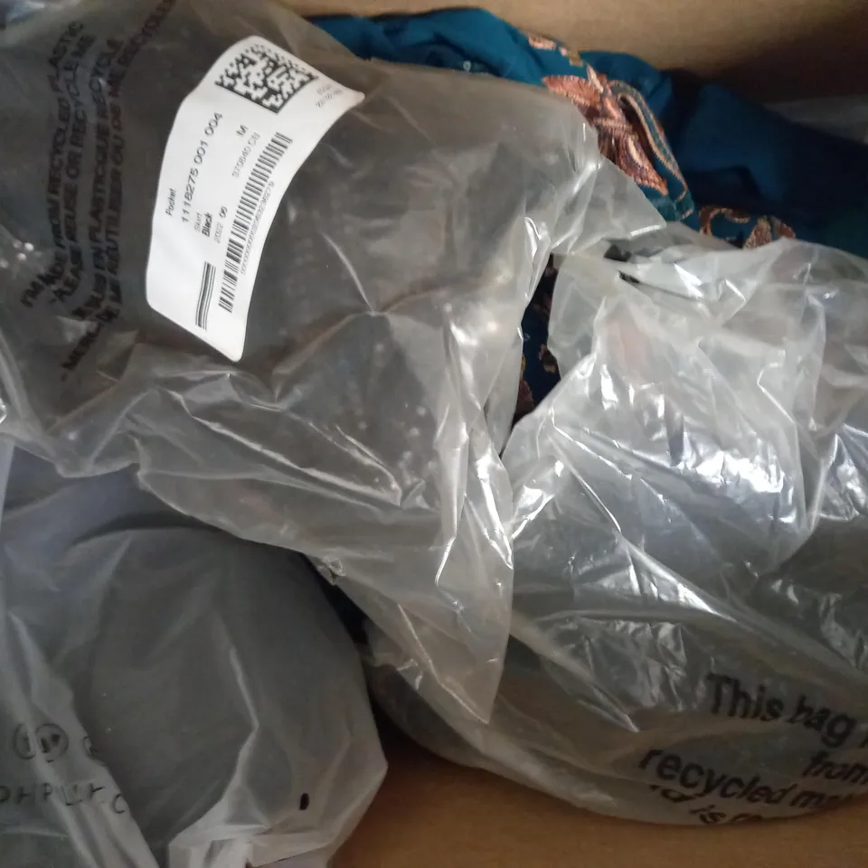 BOX OF APPROXIMATELY 10 ASSORTED CLOTHING AND FASHION ITEMS OF VARIOUS COLOURS AND STYLES TO INCLUDE OH POLLY, JOULES, ADANOLA, ETC