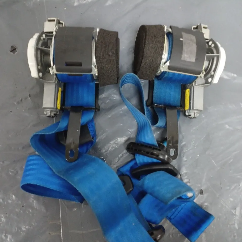SET OF 2 UNBRANDED SEAT BELTS 
