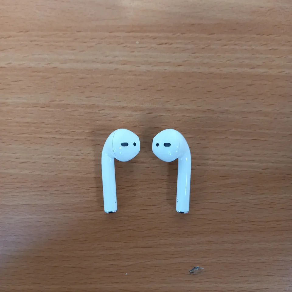 APPLE AIRPODS