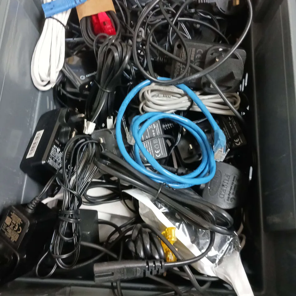 APPROXIMATELY 15 ASSORTED ELECTRICAL PRODUCTS TO INCLUDE - REMOTES - CABLES - BT PHONE - ETC 