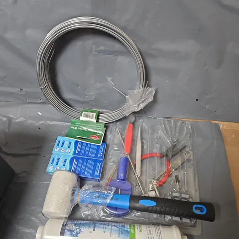 BOX OF ASSORTED HOUSEHOLD ITEMS TO INCLUDE GALVANISED GARDEN WIRE, HAMMER AND AQUAHOUSE