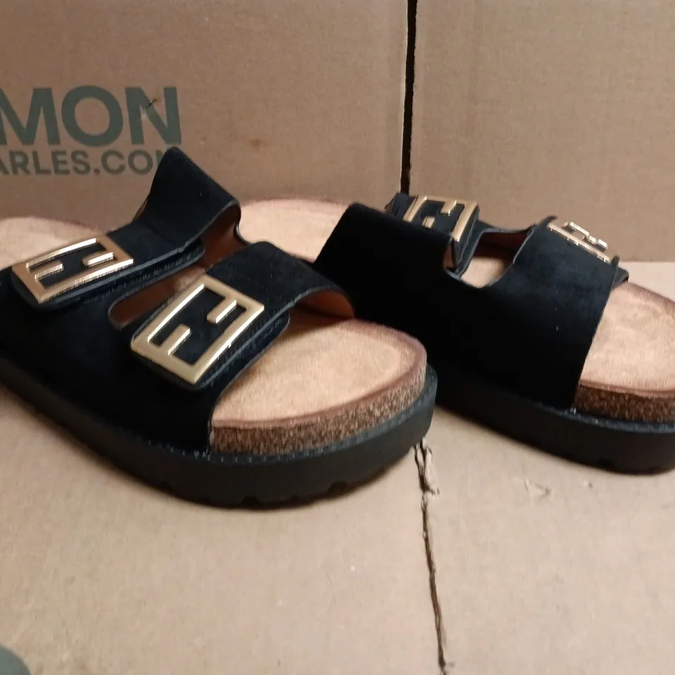 BOXED PAIR OF UNBRANDED PLATFORM OPEN TOE SANDALS IN BLACK SIZE EU 41