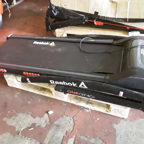 REEBOK ONE GT40S FOLDING TREADMILL