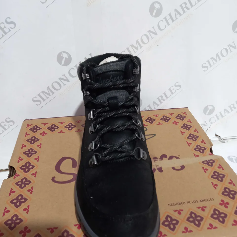 BOXED SKECHERS WARM ANKLE BOOTS, BLACK - SIZE 3