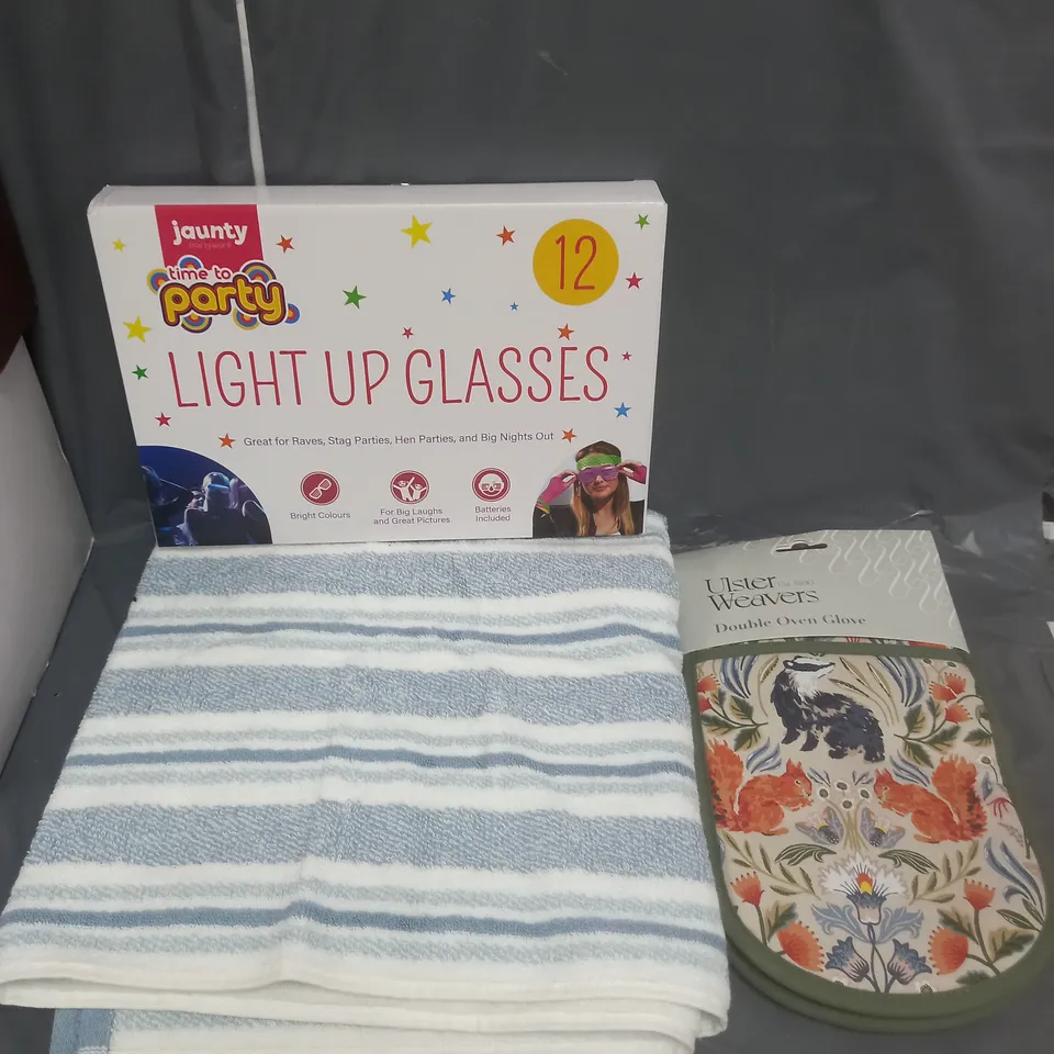 APROXIMATELY 20 ASSORTED HOUSEHOLD ITEMS TO INCLUDE LIGHT UP GLASSES, OVEN GLOVES, TOWEL