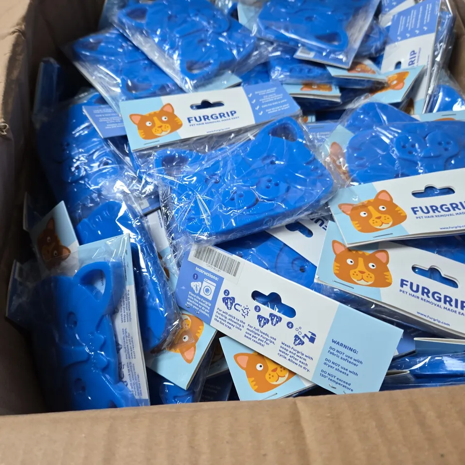 BOX OF APPROXIMATELY 150 FURGRIP LAUNDRY PET HAIR REMOVERS - CAT