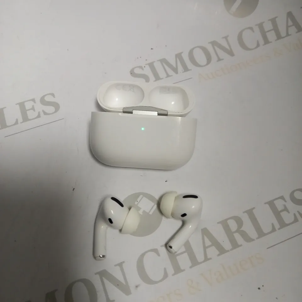 APPLE AIRPODS (2ND GENERATION)