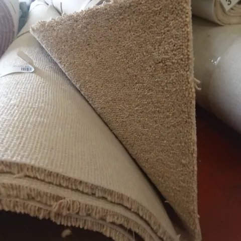 ROLL OF QUALITY LINGDALE ELITE HAWES CARPET // APPROX SIZE: 2.04 x 5m