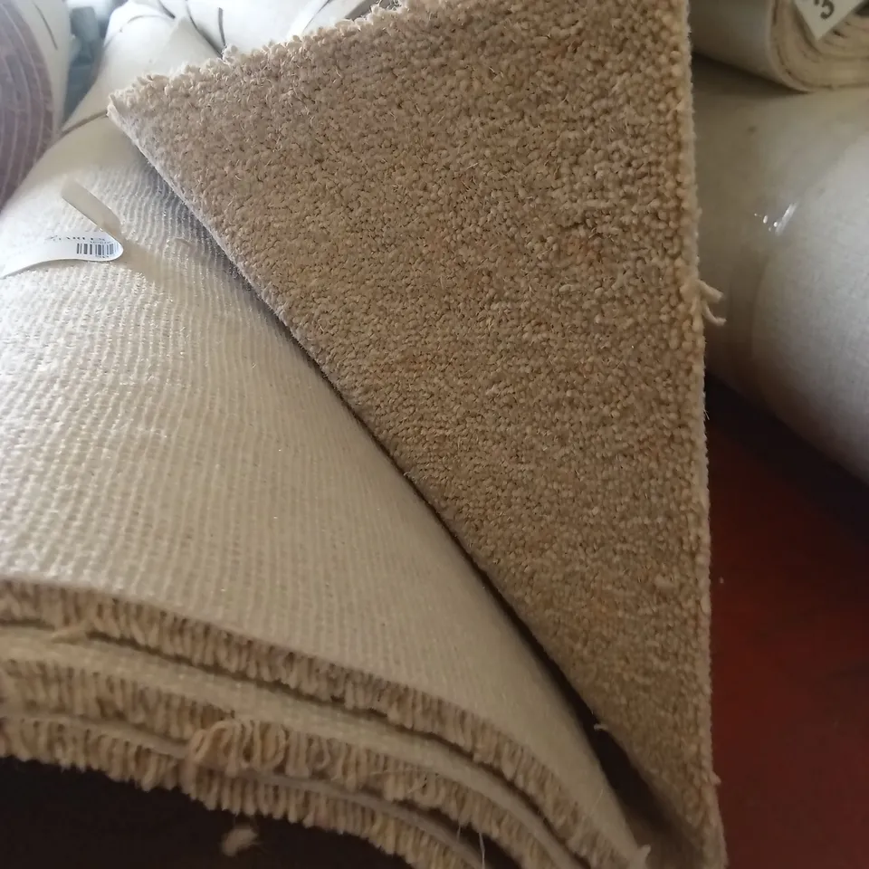 ROLL OF QUALITY LINGDALE ELITE HAWES CARPET // APPROX SIZE: 2.04 x 5m