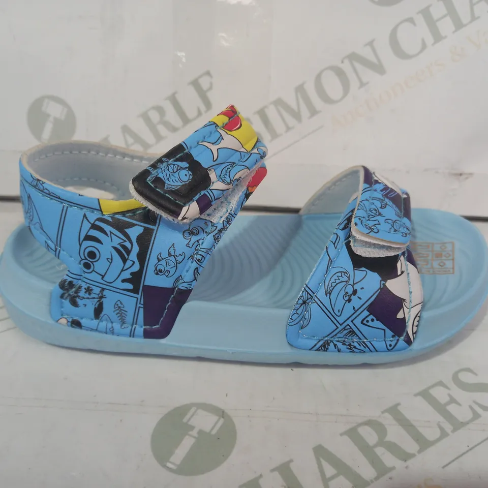PAIR OF DESIGNER KIDS SANDALS IN BLUE W. SEA LIFE DESIGN EU SIZE 26