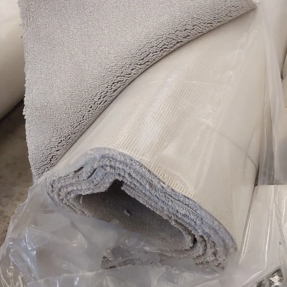 ROLL OF QUALITY EC HEARTLAND FRANKLEY CARPET  // SIZE: APPROX 4 X 2.8m