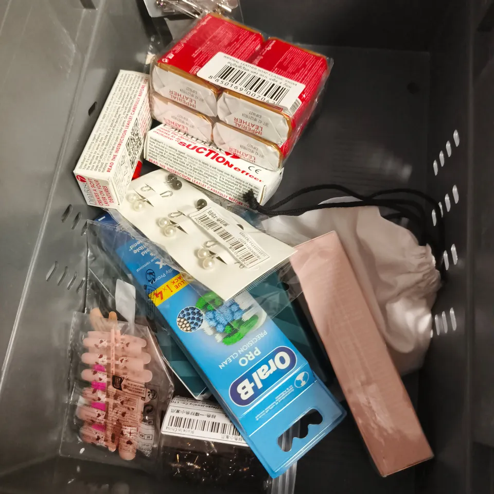 APPROXIMATEY 20 ASSORTED HEALTH AND BEAUTY PRODUCTS TO INCLUDE - HAIR CLIPS - THISWORKS STRESS LESS - ELF CAMO CONCEALER IN DEEP CHESNUT - ETC