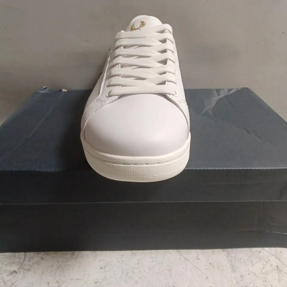 BOXED PAIR OF FRED PERRY LACE UP SHOES IN WHITE SIZE UK 10