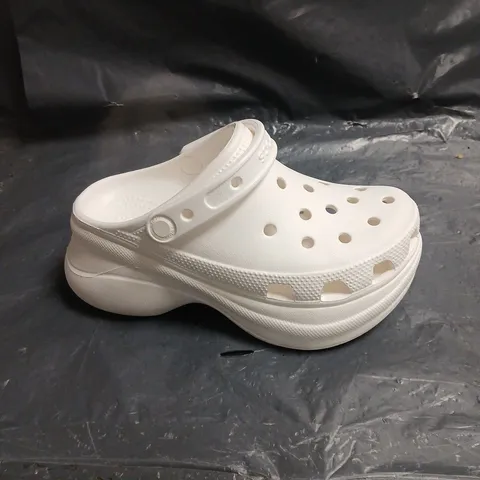 CROCS CLASSIC CLOG – WHITE, WOMEN'S UK 2 (US 4, EU 33-34) 210MM UNBOXED