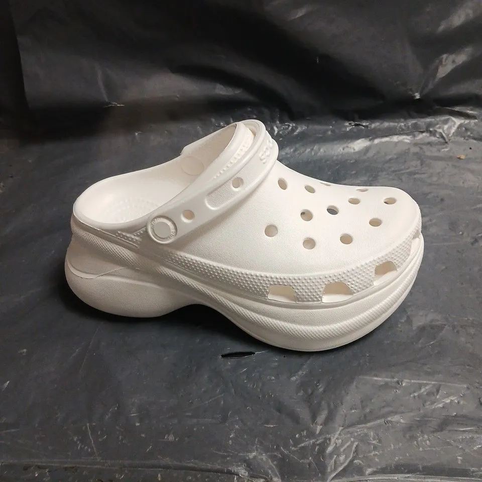 CROCS CLASSIC CLOG – WHITE, WOMEN'S UK 2 (US 4, EU 33-34) 210MM UNBOXED