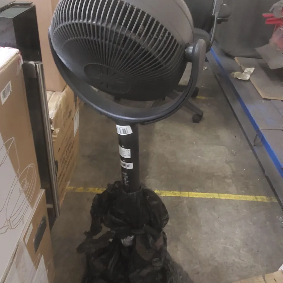 RUSSELL HOBBS RHPCF360 PEDESTAL CIRCULATOR FAN IN CHARCOAL GREY