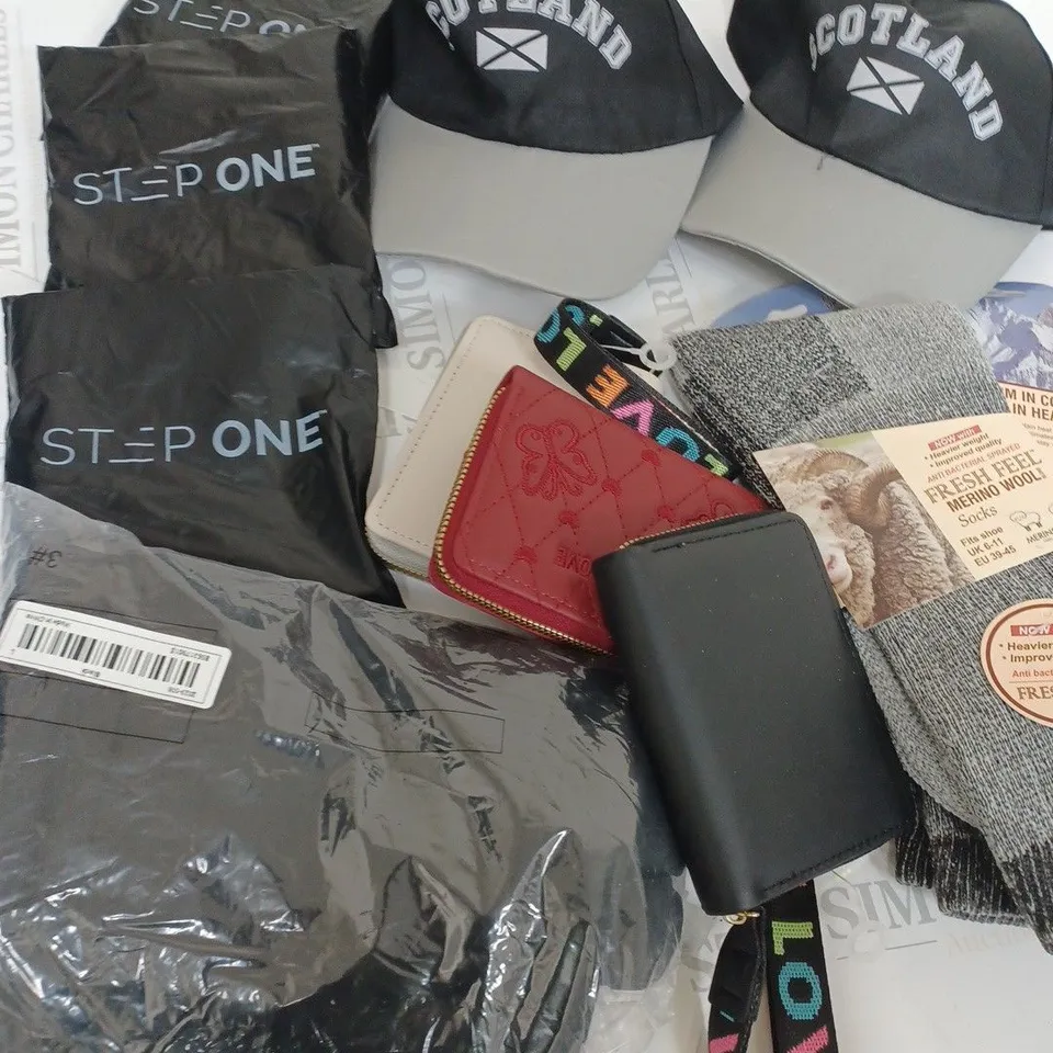 BOX OF APPROXIMATELY 15 ASSORTED CLOTHING ITEMS TO INCLUDE HATS, PURSES, TOPS ETC