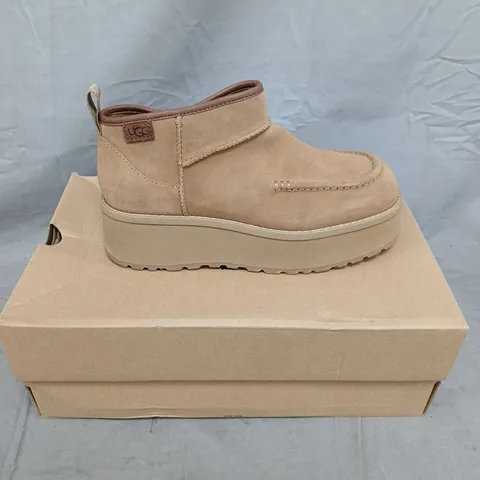 BOXED PAIR OF UGG SIDE ZIP SHOES - 5