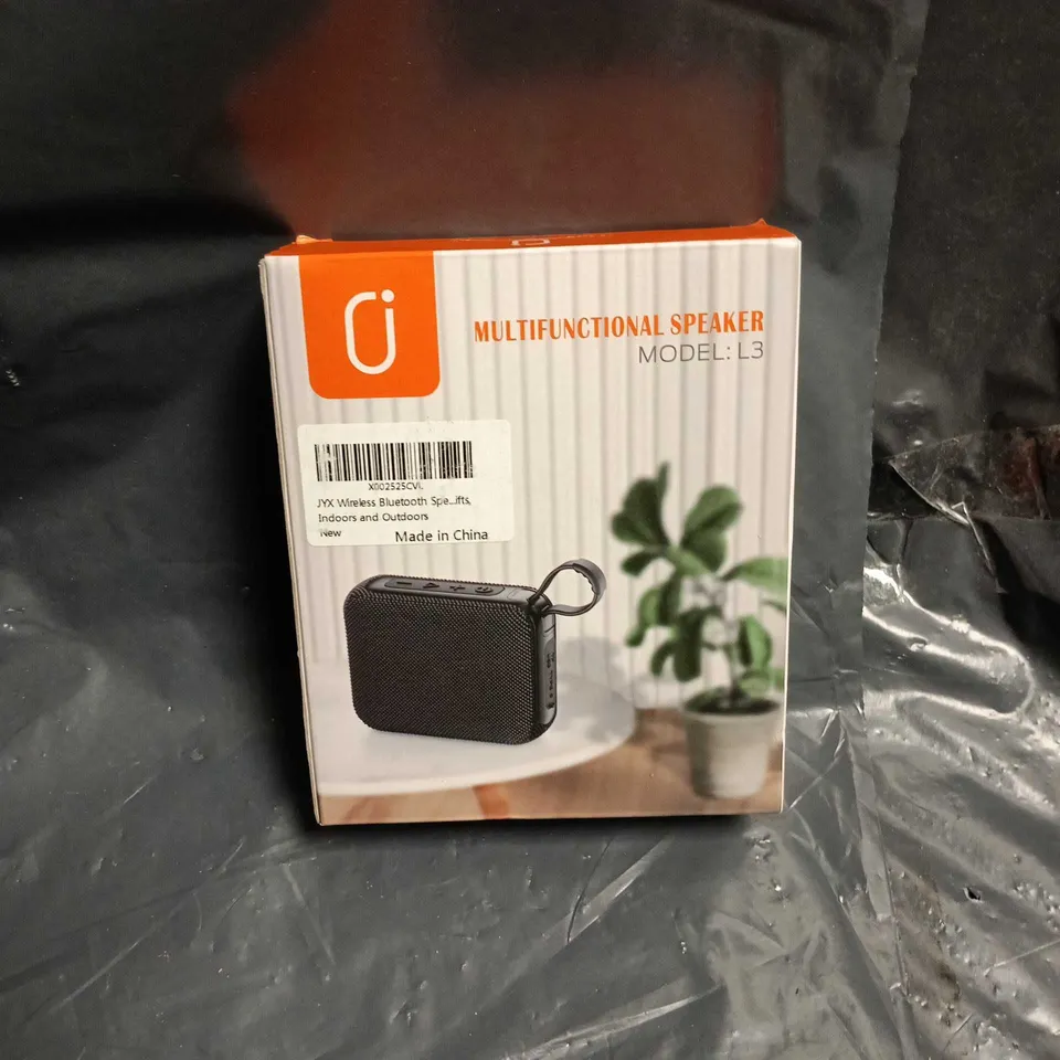 BOX OF APPROXIMATELY 8 ASSORTED ITEMS INCLUDING:SPEAKER, SCIENTIFIC CALCULATOR AND 3 USB PLUG