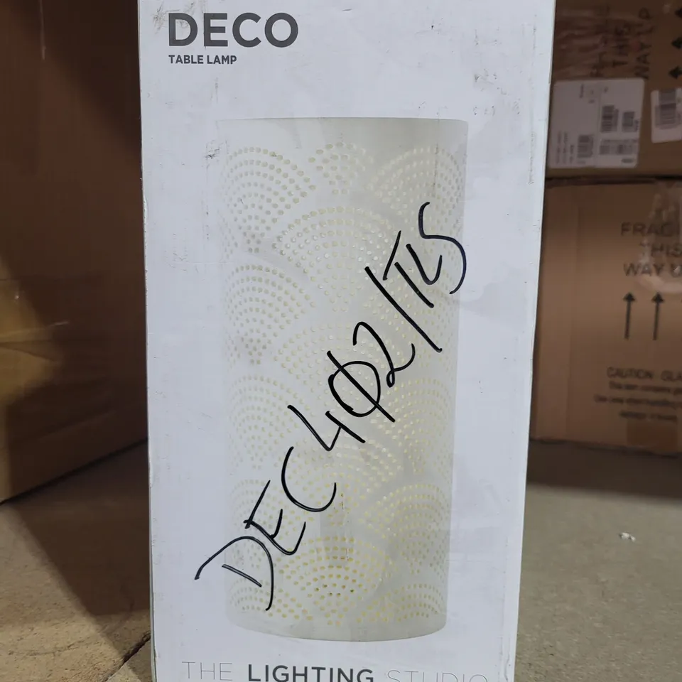 THE LIGHTING STUDIO DECO TABLE LAMP - WHITE PATTERNED CERAMIC BASE 