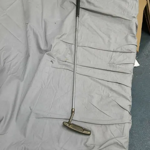 VINTAGE GOLF PUTTER WITH STEEL SHAFT AND BLADE HEAD