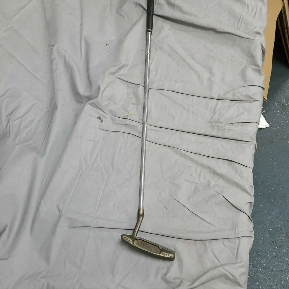 VINTAGE GOLF PUTTER WITH STEEL SHAFT AND BLADE HEAD